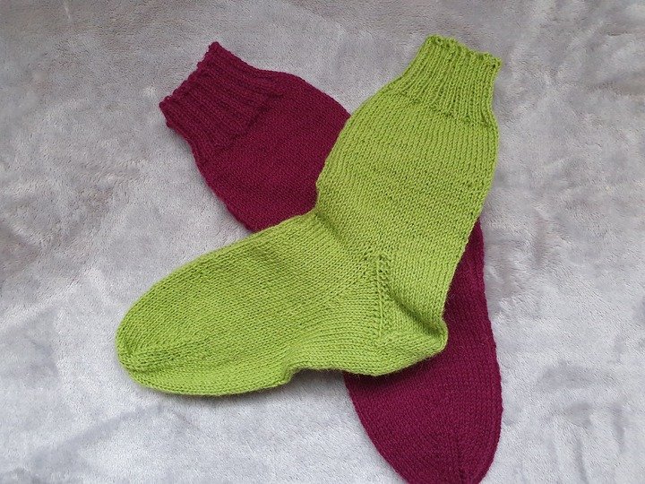 Strickanleitung für Damensocken Größe 38-40