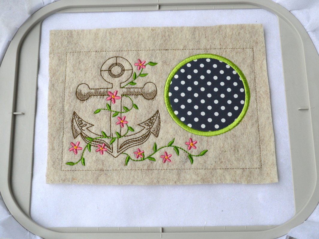 Stickdatei Untersetzer Anker mit Blumen MugRug 13x18cm und 13x20cm