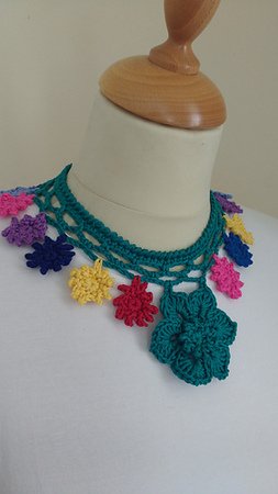 Crochet Flower Necklace pattern