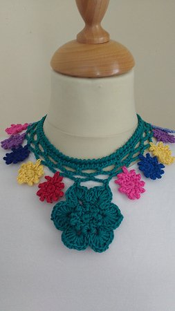 Crochet Flower Necklace pattern
