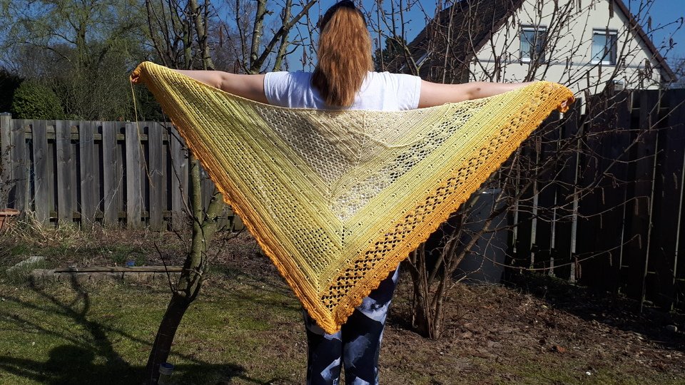 Häkelanleitung außergewöhnliches Tuch Torüggdenken Zurückdenken Dreiecktuch