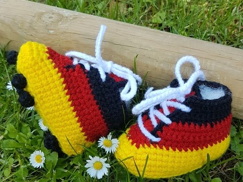Häkelanleitung für Baby-Fussballschuhe in Größe 16/17, 18/19 und 20/21