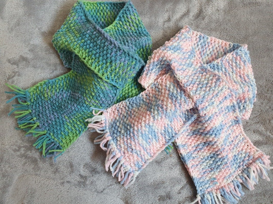 Strickanleitung für einen Babyschal mit Einsteckschlitz!