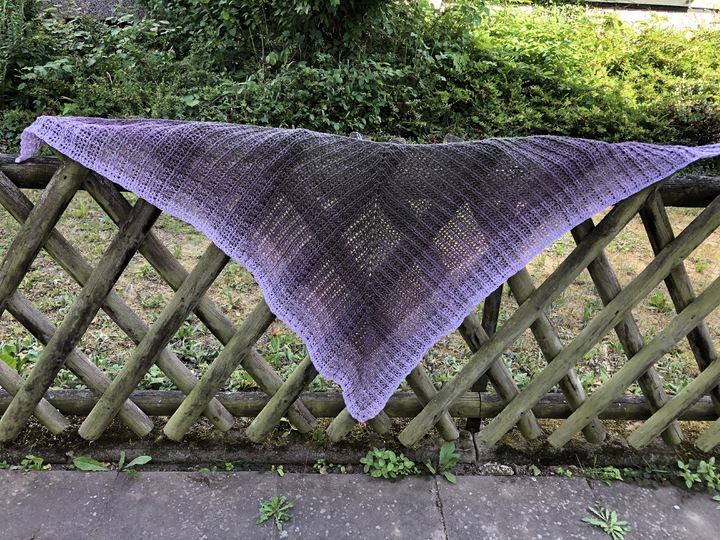 Häkelanleitung tiefes oder flaches Dreieckstuch "Drachenschuppe"