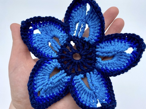 Häkelanleitung für schöne "Tricolor" Blume