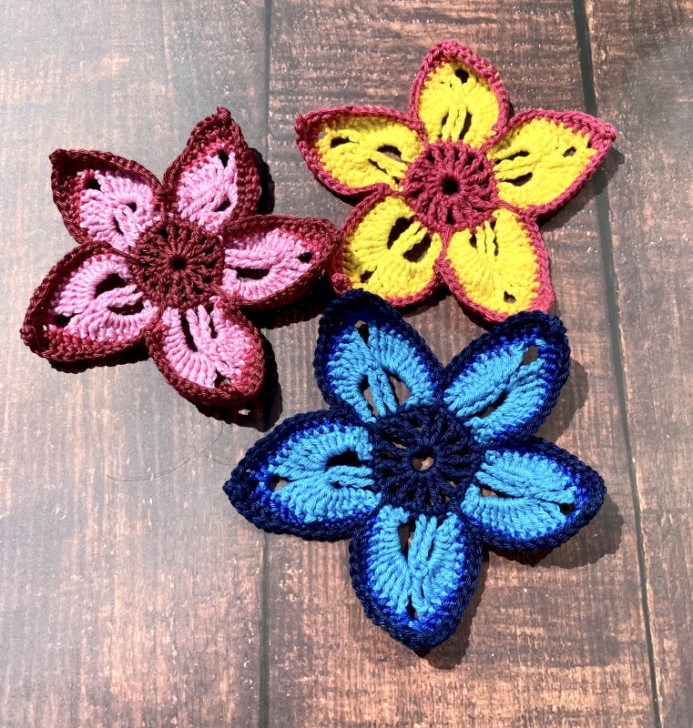 Häkelanleitung für schöne "Tricolor" Blume