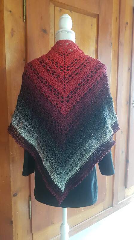 Tuch Nadine häkeln Häkeltuch Dreieckstuch Stola Schultertuch