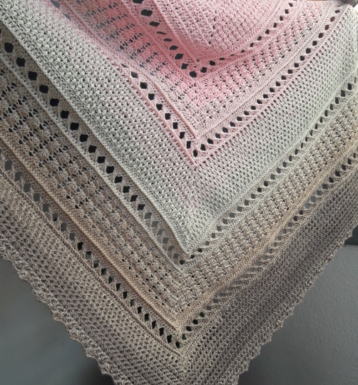 Häkelanleitung - Dreieckstuch "modern Romance"