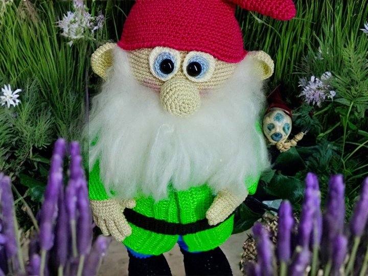 Fluffy Garden Gnome XXL - Crochet Pattern