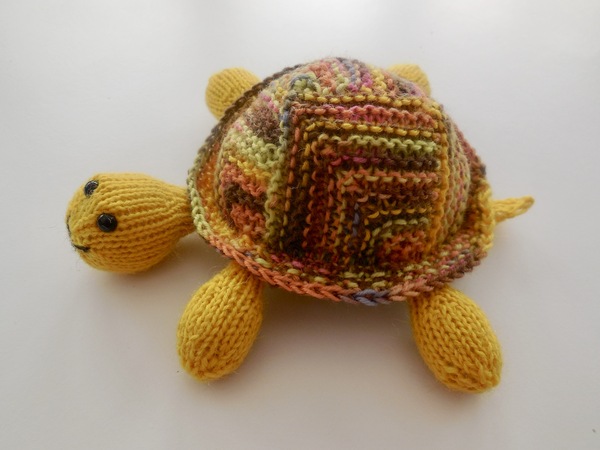Strickanleitung - Schildkröte # 2 im Patchworkdesign - Sockenwollreste