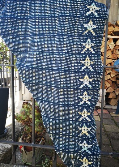 Tuch "Sternen-Welt" kuschliges Tuch mit Sternen gestrickt im Mosaikmuster