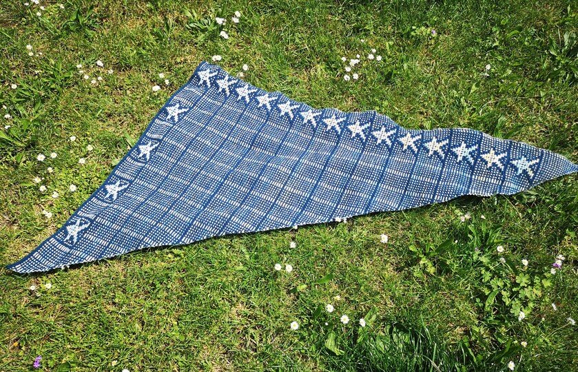 Tuch "Sternen-Welt" kuschliges Tuch mit Sternen gestrickt im Mosaikmuster