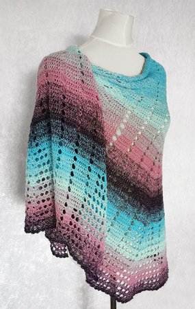 Crochet pattern shawl // crescent shawl // wrap Conquilla