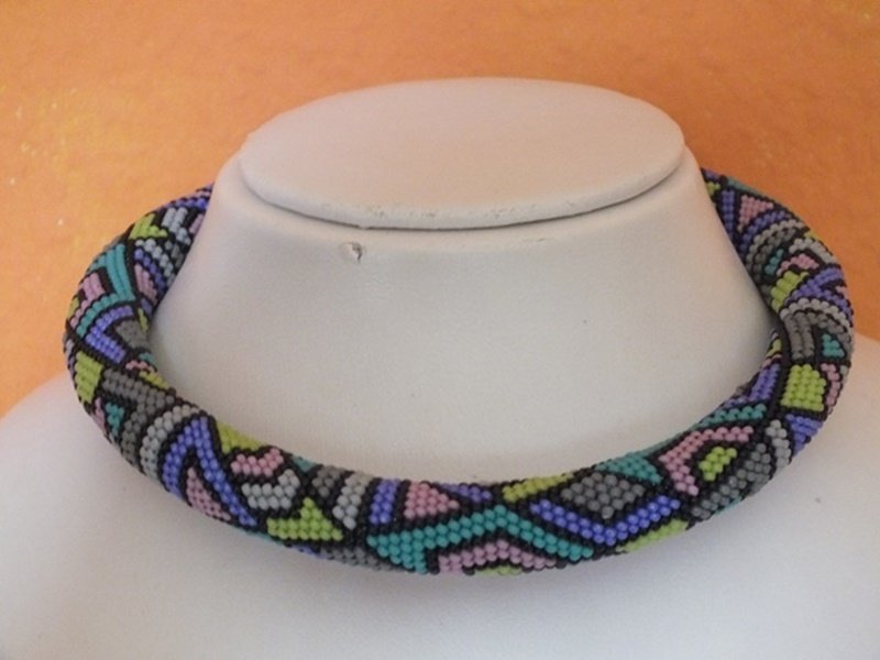 Chomisa 5  /  Perlenhäkelmuster Halskette