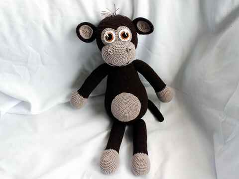 Crochet a monkey – Mo, the big monkey to cuddle (EN & DE)