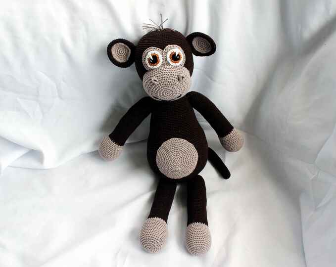 Crochet a monkey – Mo, the big monkey to cuddle (EN & DE)