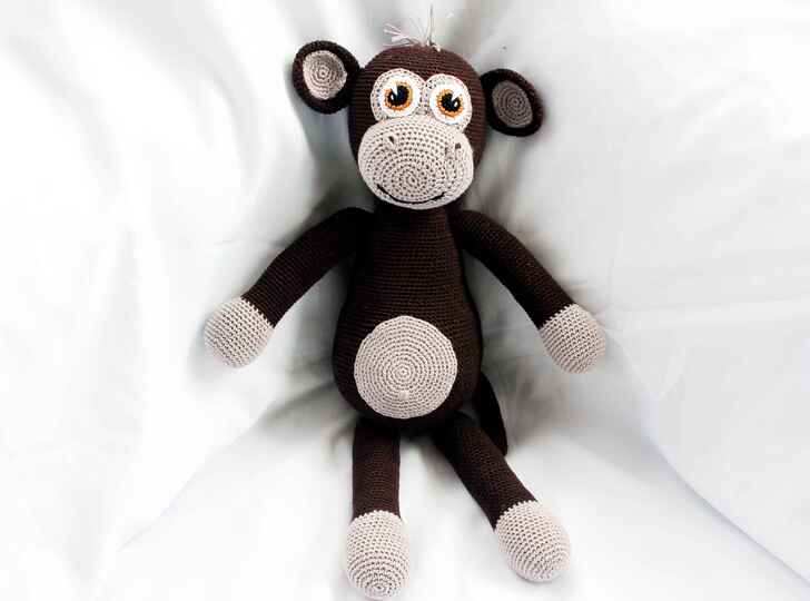 Crochet a monkey – Mo, the big monkey to cuddle (EN & DE)