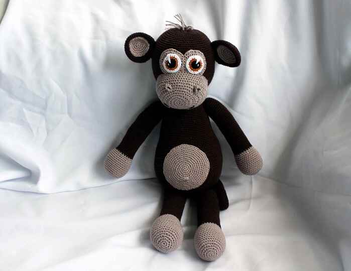 Crochet a monkey – Mo, the big monkey to cuddle (EN & DE)