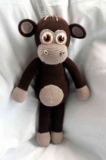 Crochet a monkey – Mo, the big monkey to cuddle (EN & DE)