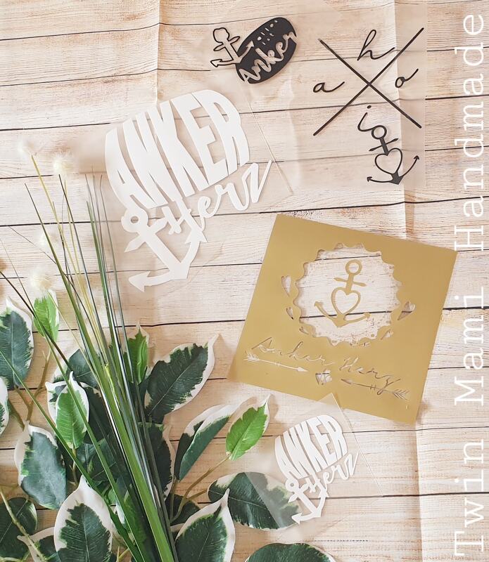 Verschiedene Plottvorlagen mit Anker- und Herzdesigns auf Holzplanken, inklusive Schablonen und ausgeschnittener Motive