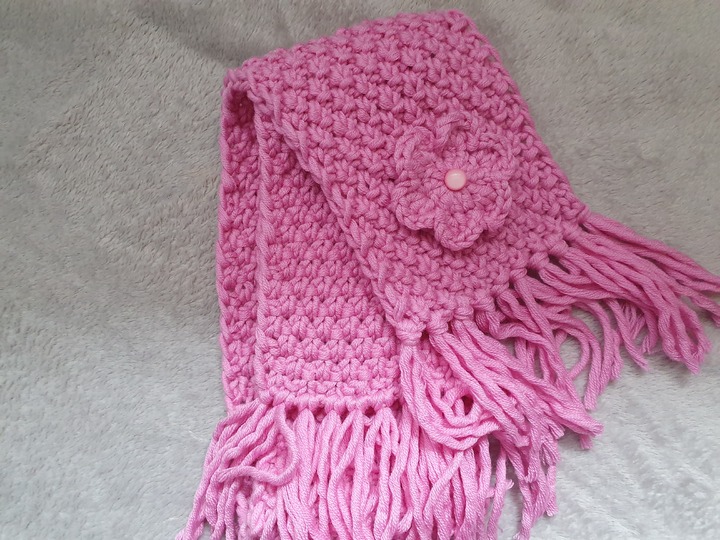 Strickanleitung Mädchenschal 3-5 Jahre mit Fransen und Häkelblume!