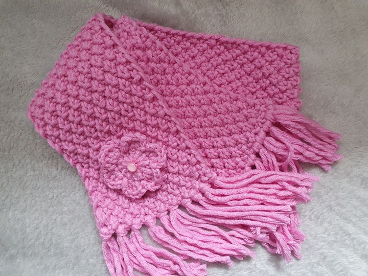 Strickanleitung Mädchenschal 3-5 Jahre mit Fransen und Häkelblume!