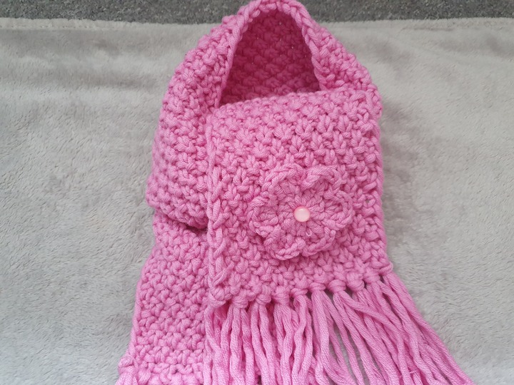 Strickanleitung Mädchenschal 3-5 Jahre mit Fransen und Häkelblume!