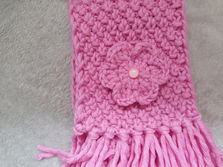 Strickanleitung Mädchenschal 3-5 Jahre mit Fransen und Häkelblume!