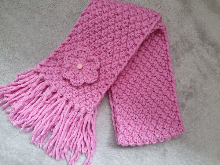 Strickanleitung Mädchenschal 3-5 Jahre mit Fransen und Häkelblume!