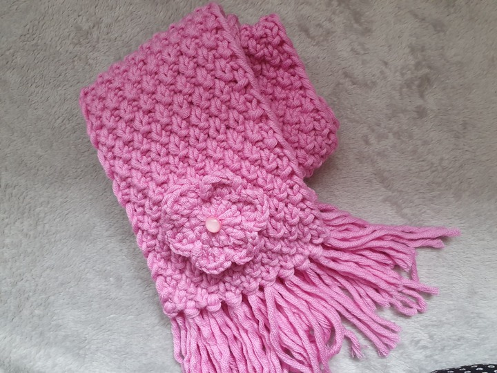 Strickanleitung Mädchenschal 3-5 Jahre mit Fransen und Häkelblume!