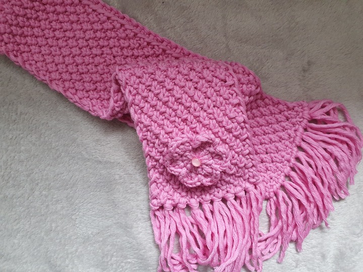 Strickanleitung Mädchenschal 3-5 Jahre mit Fransen und Häkelblume!