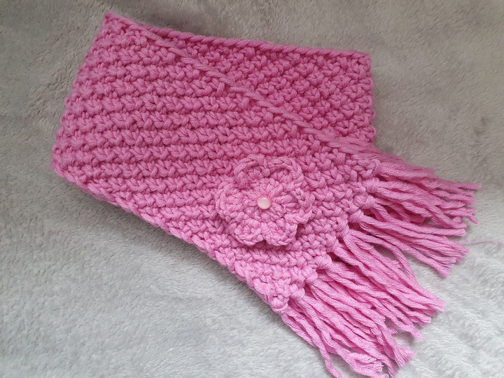 Strickanleitung Mädchenschal 3-5 Jahre mit Fransen und Häkelblume!
