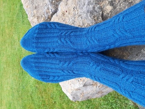 Zopfliebe - Sockenanleitung mit Zopfmuster