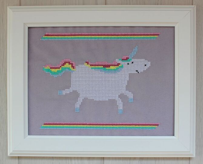 Zählvorlage: Einhorn im Kreuzstichmuster