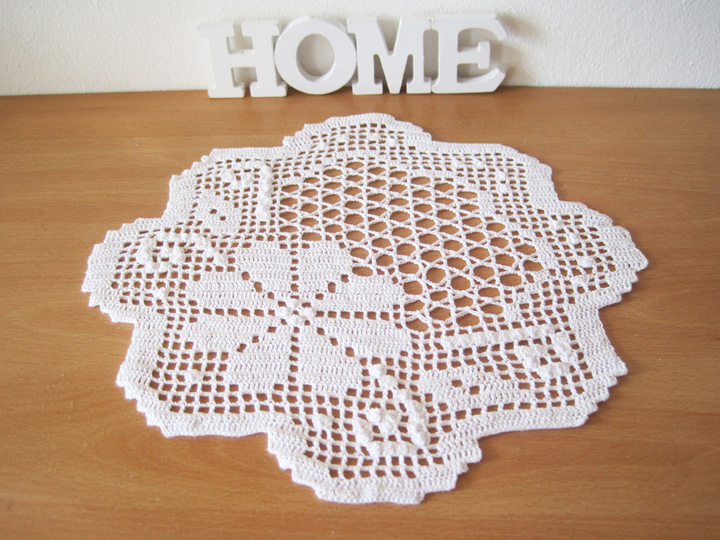 Häkelanleitung: Deko Deckchen mit Blume