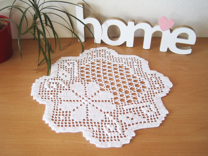 Häkelanleitung: Deko Deckchen mit Blume