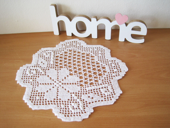 Häkelanleitung: Deko Deckchen mit Blume