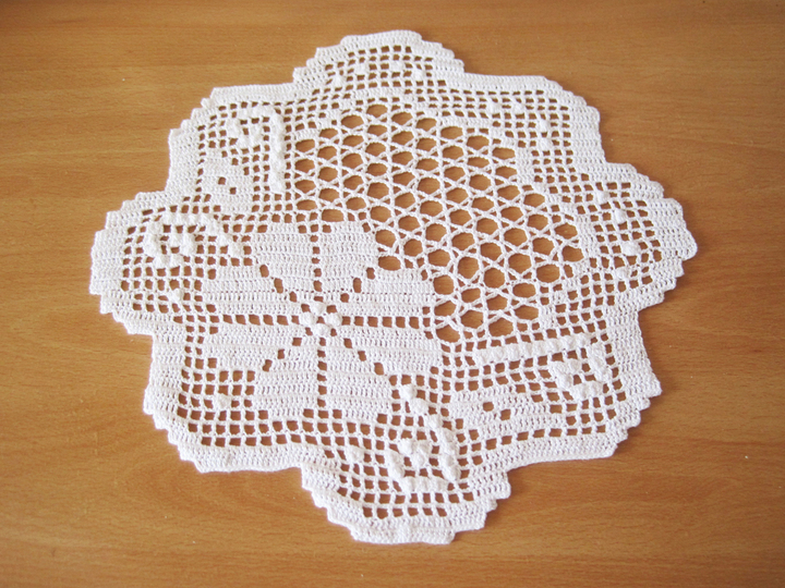 Häkelanleitung: Deko Deckchen mit Blume