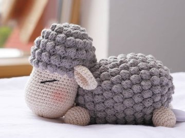 Häkelanleitung Schäfchen Frieda als Spieluhr, Amigurumi
