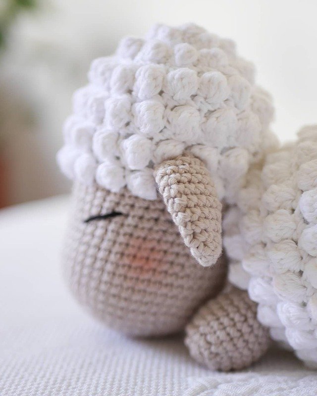 Häkelanleitung Schäfchen Frieda als Spieluhr, Amigurumi