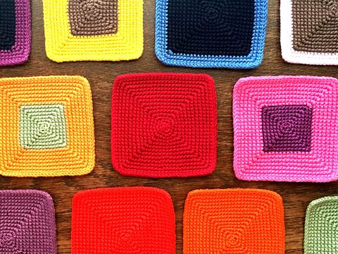 Häkelanleitung für Farbkombi-Untersetzer - quadratisch & modern