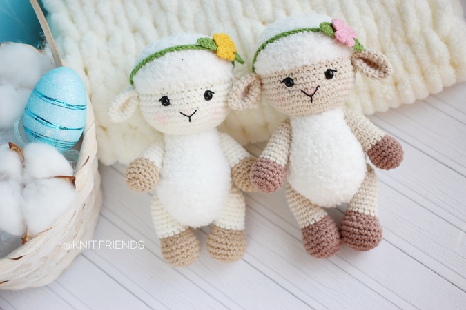 Crochet pattern amigurumi Little lambs with flowers