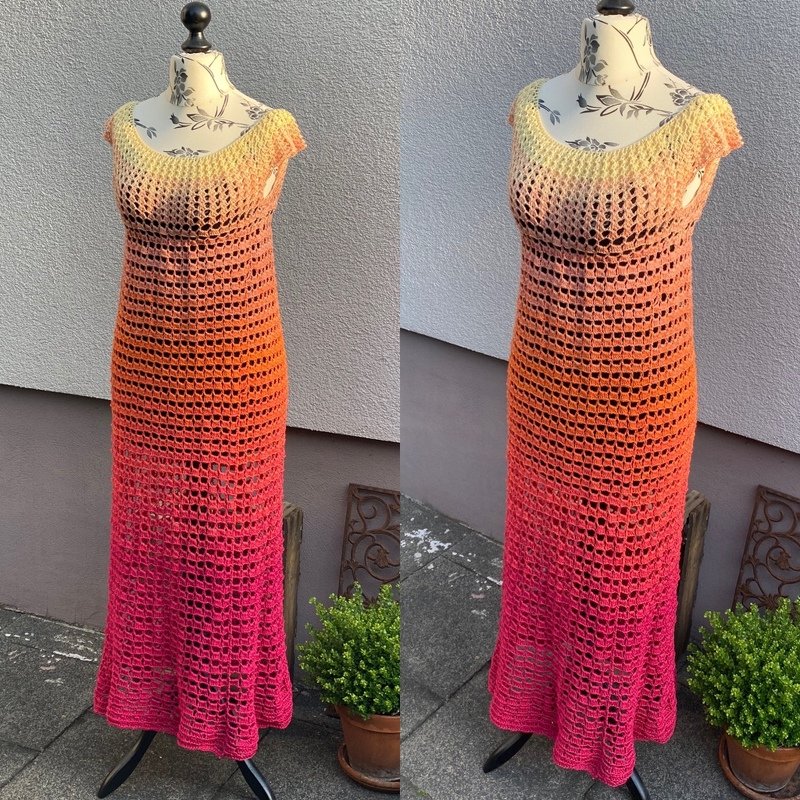 Gehäkeltes Maxikleid in Gelb, Orange und Pink auf einer Schaufensterpuppe