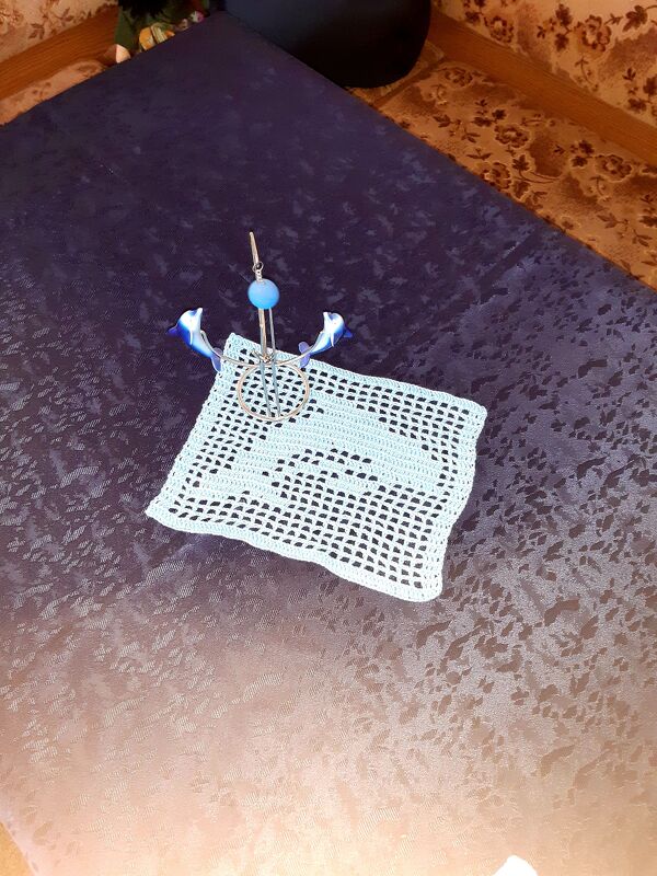 kleines Deckchen / Untersetzer "Delfin" häkeln