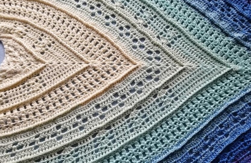 Anleitung Dreieckstuch "Apfelblütentraum"