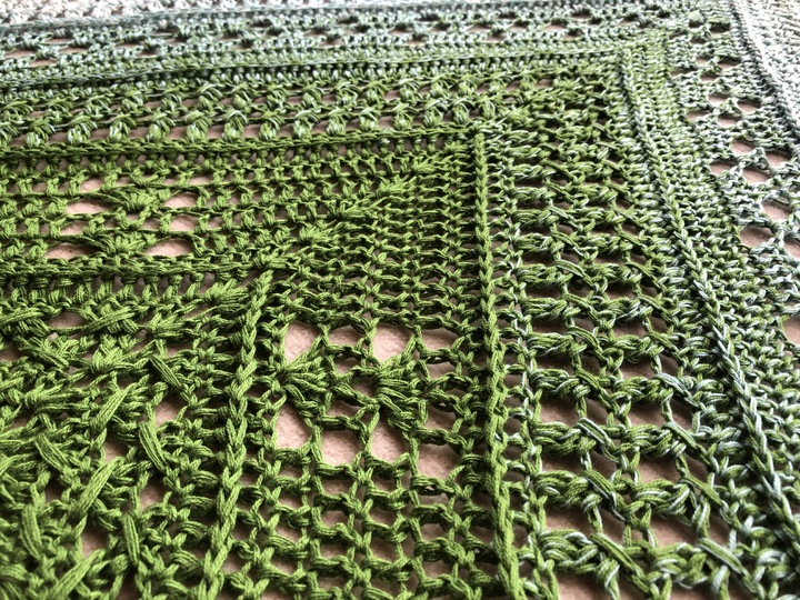 Anleitung Dreieckstuch "Apfelblütentraum"