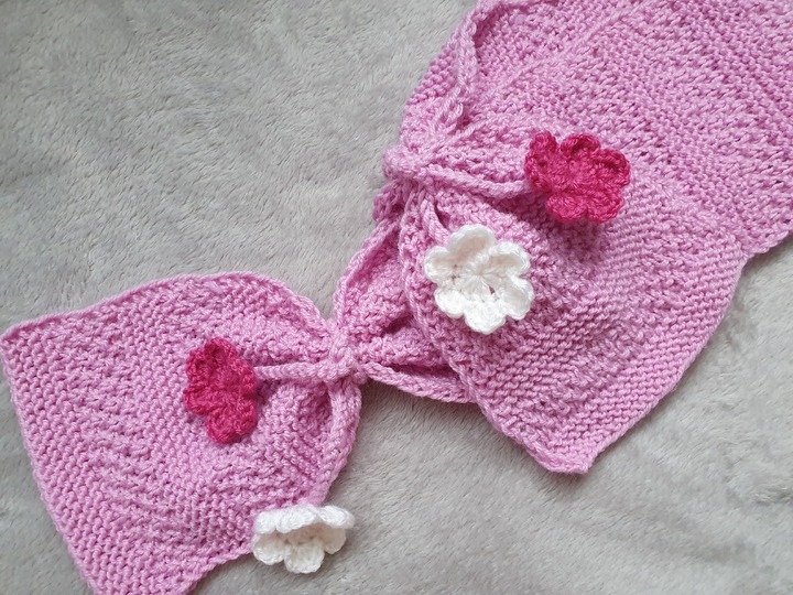 Strickanleitung Mädchenschal 3 - 4 Jahre mit Häkelblümchen!