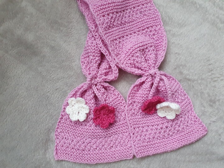 Strickanleitung Mädchenschal 3 - 4 Jahre mit Häkelblümchen!