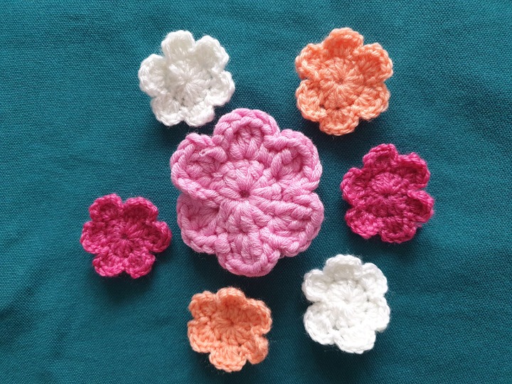 Strickanleitung Mädchenschal 3 - 4 Jahre mit Häkelblümchen!