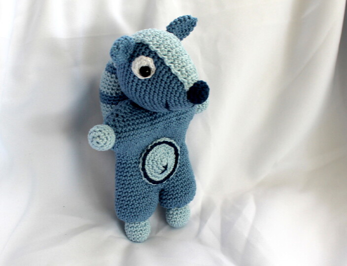 Crochet a Flying Squirrel – cuddly toy with a striped tail (EN & DE)